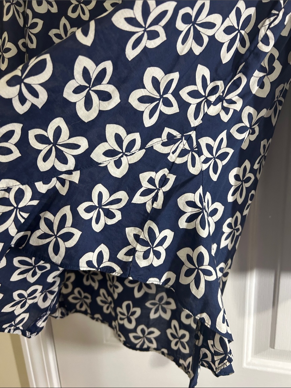 Finley Agatha, Navy Floral Button-Down Blouse, 100% Cotton, XL - Picture 6 of 9
